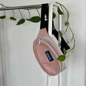 Kavu Fanny Pack in Rose